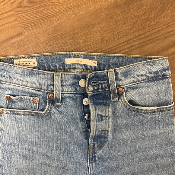 Levi’s WEDGIE FIT ANKLE WOMEN'S JEANS - Picture 3 of 8